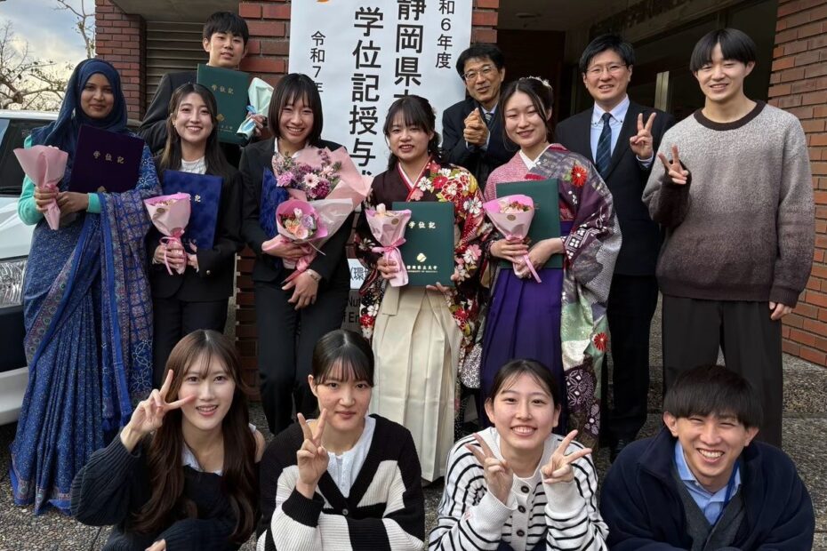 サルマさん、内田さん、西山さん、池田さん、占部さん、數原くんの卒業式